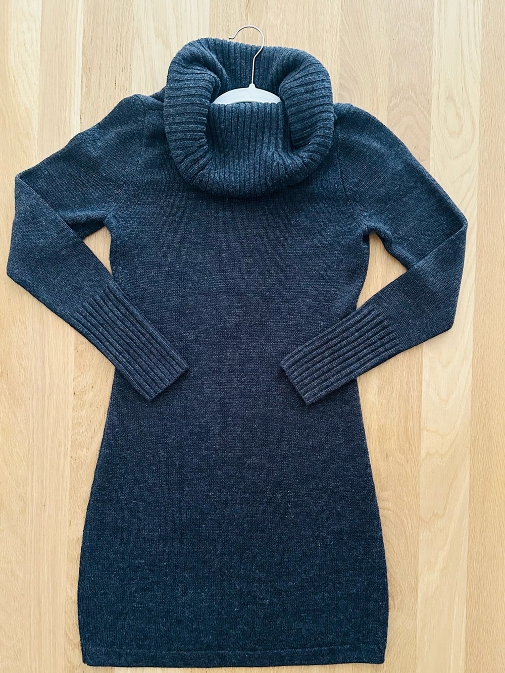 Tahari Charcoal soft wool mix sweater Dress, XS, excellent like new condition